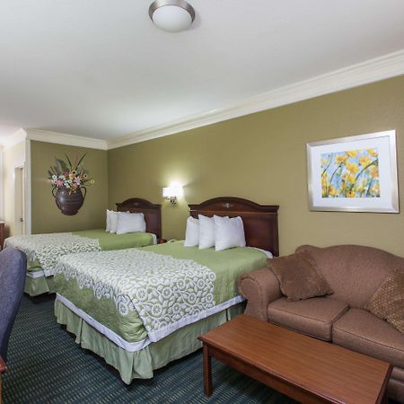 Days Inn & Suites Биг-Спринг Экстерьер фото